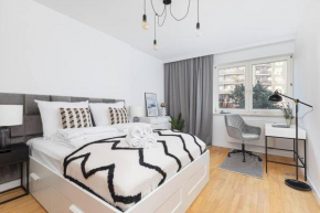 Spacious Apartment near Metro WWA40
